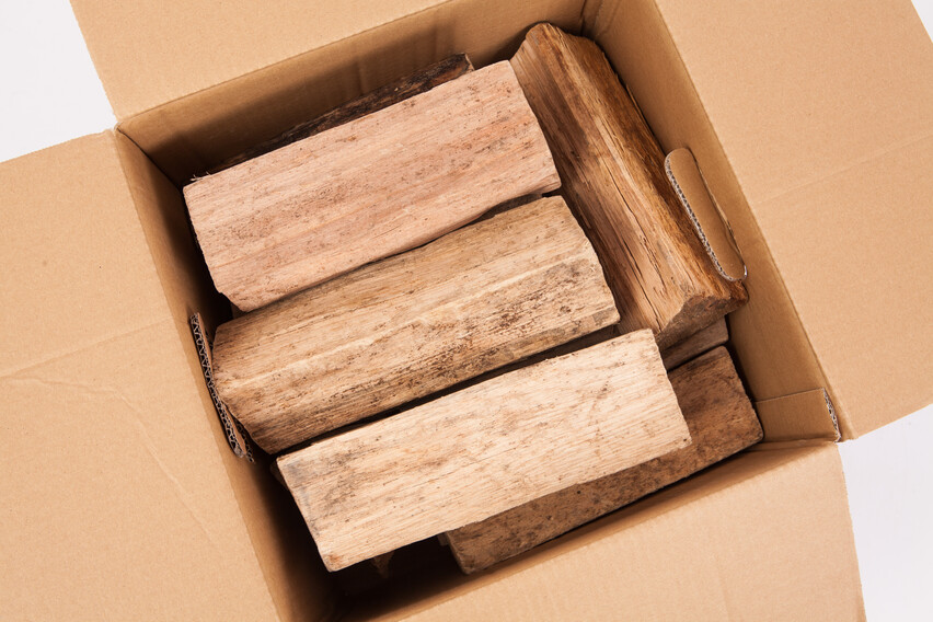 Brennholz (Buche) im Karton